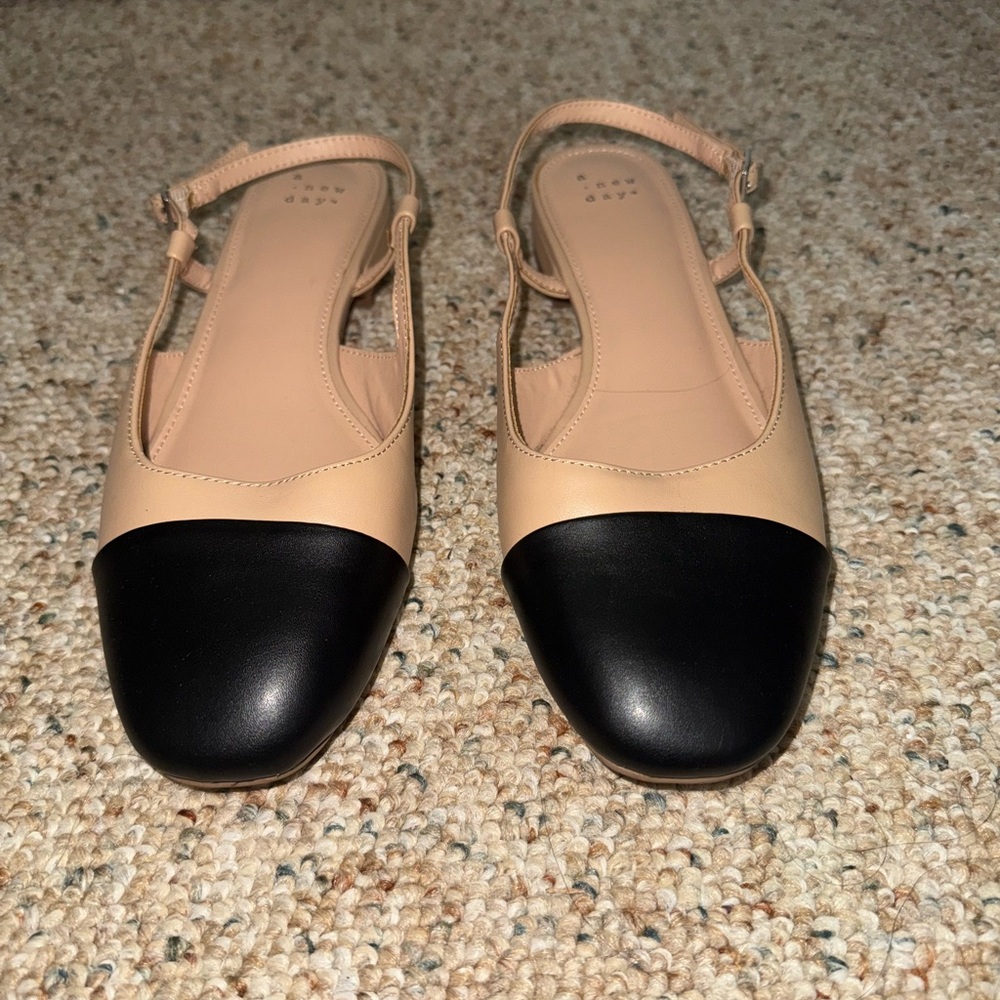 Women's Black and Tan Slingback Flats